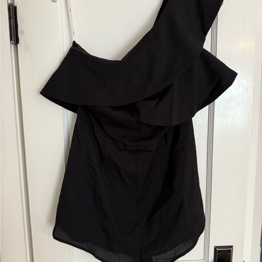 Lulu's Black One-Shouldered Romper